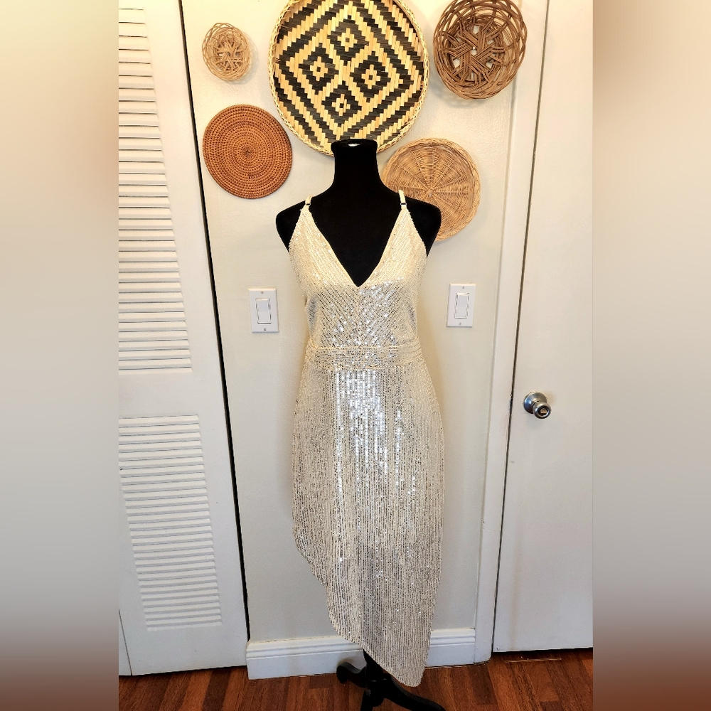 LAST ONE! Golden V-Neck Sequin Midi Dress - Picture 12 of 13